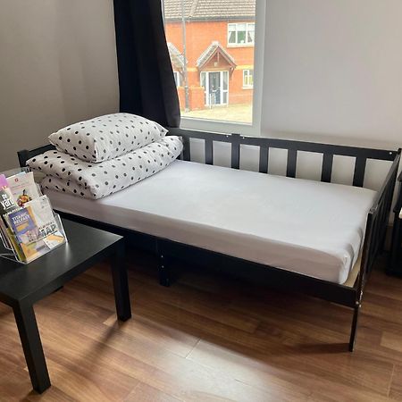 Entire Pinkapt - Free Parking - Up To 4 Guests - 3 Beds - Close To City Centre 贝尔法斯特 外观 照片