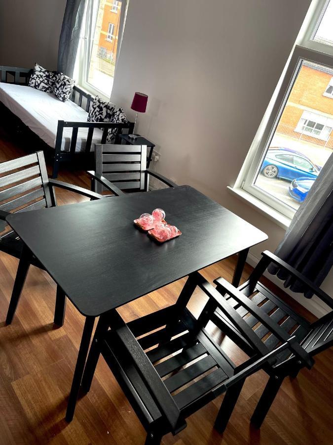 Entire Pinkapt - Free Parking - Up To 4 Guests - 3 Beds - Close To City Centre 贝尔法斯特 外观 照片