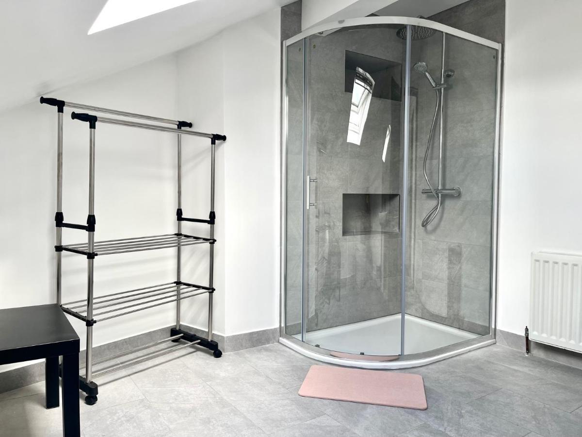 Entire Pinkapt - Free Parking - Up To 4 Guests - 3 Beds - Close To City Centre 贝尔法斯特 外观 照片